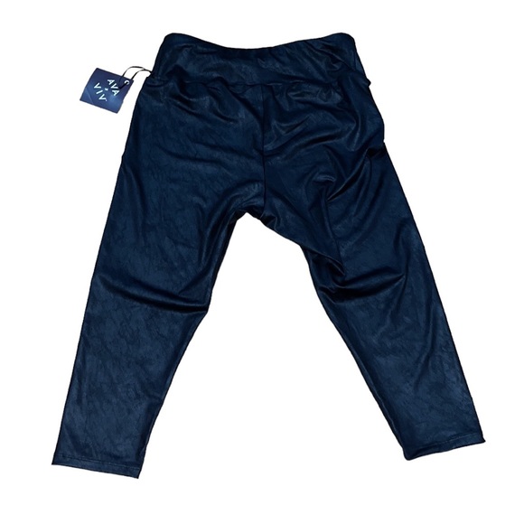 AVA & VIV Black Capri Leggings~NWT - Picture 4 of 7